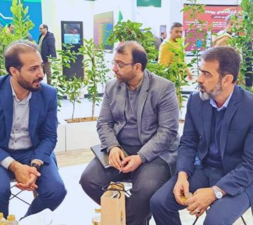 بازدید مدیران مجتمع اقتصادی کمیته امداد از غرفه گروه اقتصاد مردمی در نمایشگاه الگوهای مسیر پیشرفت