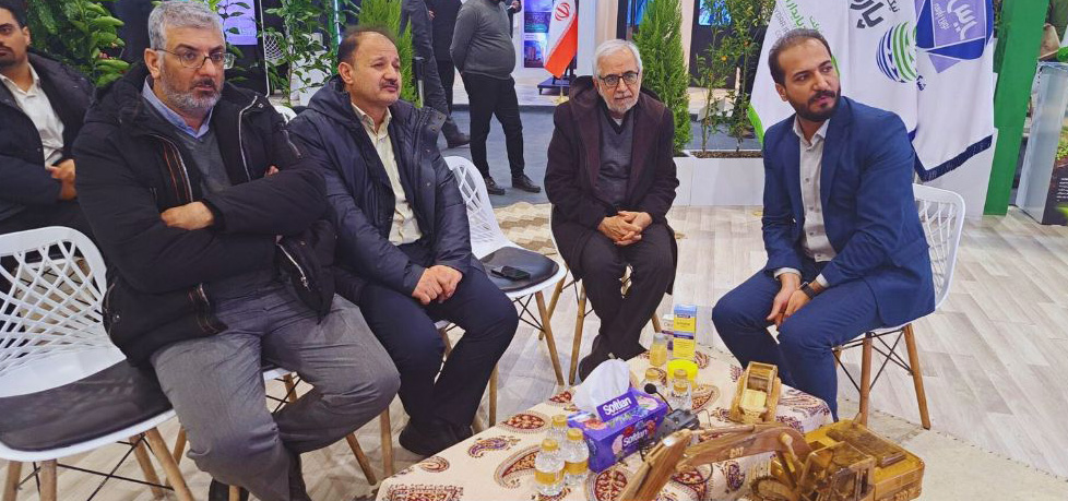 بازدید نماینده مردم فسا در مجلس شورای اسلامی و دبیر کمیسیون صنعت و معدن از غرفه گروه اقتصاد مردمی