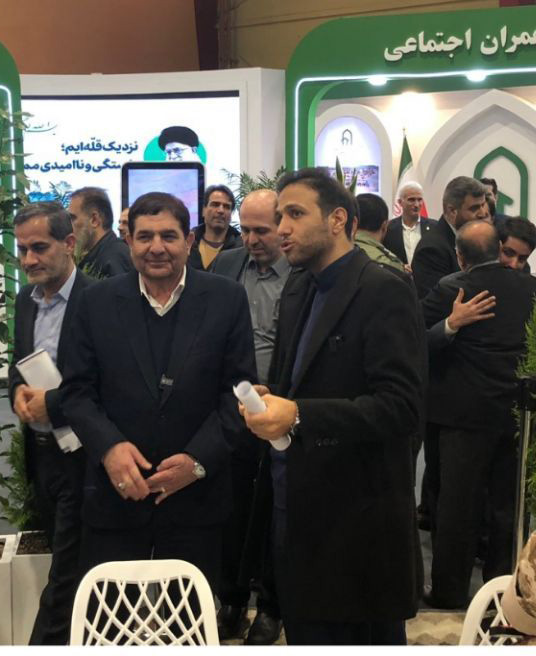 بازدید محمد مخبر از غرفه گروه اقتصاد مردمی