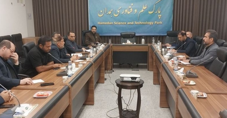 مدیران گروه اقتصاد مردمی در حال بررسی ظرفیتهای پارک علم و فناوری همدان
